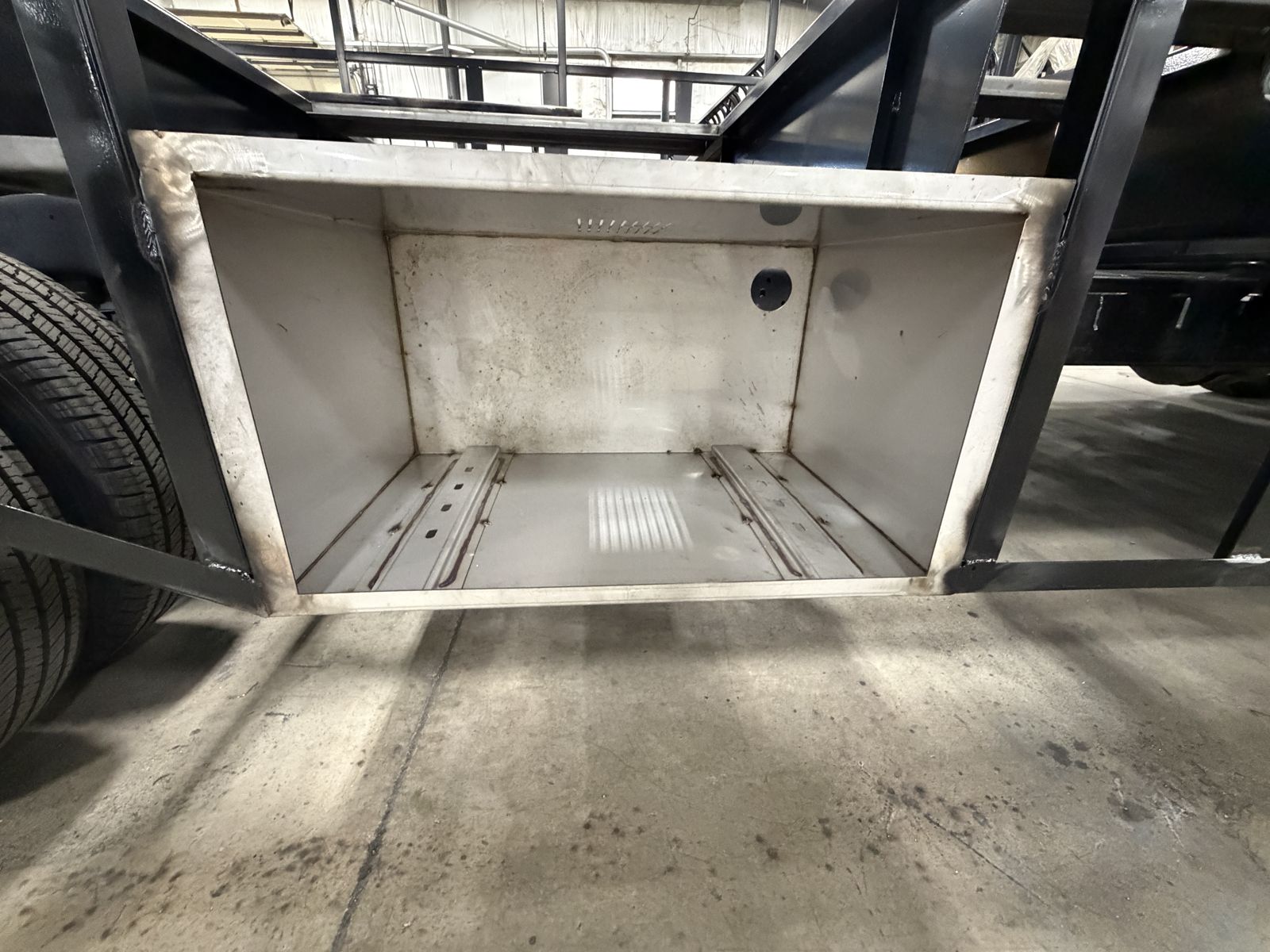 Rear luggage compartment structure